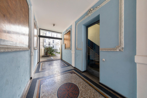 Attractive 4-Room furnished Maisonette with 3 bed- and 2 bathrooms in the new heart of Berlin (near Hackescher Markt) - building from 1900