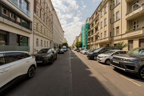 Great and fashionable home with the best location (Mitte)