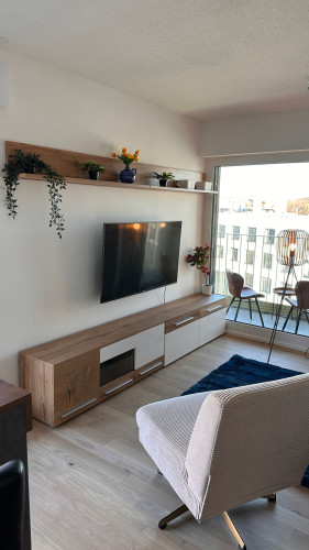 Moderne 2-Zimmer-Wohnung, voll möbliert, mit Loggia & Zugang zur Dachterrasse in München-Pasing