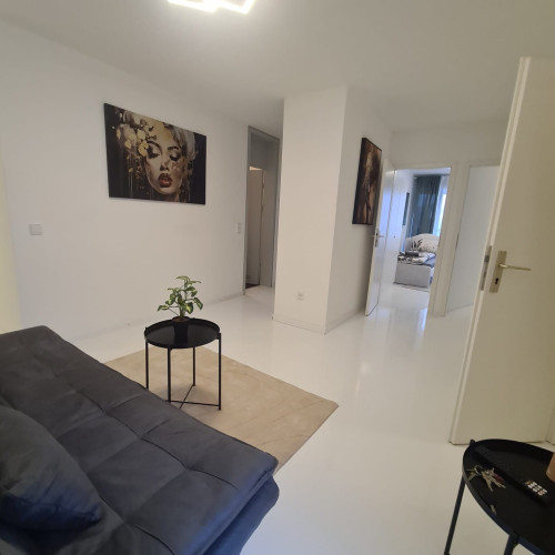 • Großzügige 5-Zimmer-Wohnung mit 4 Schlafzimmern und Balkon