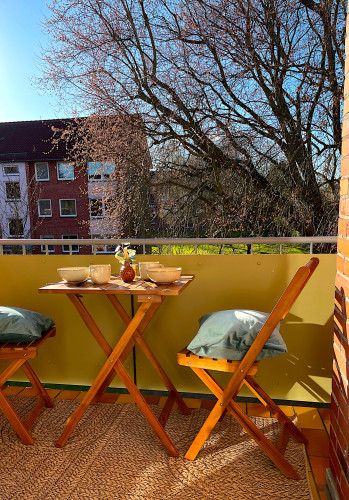 Close to the water and quiet - move in and feel good