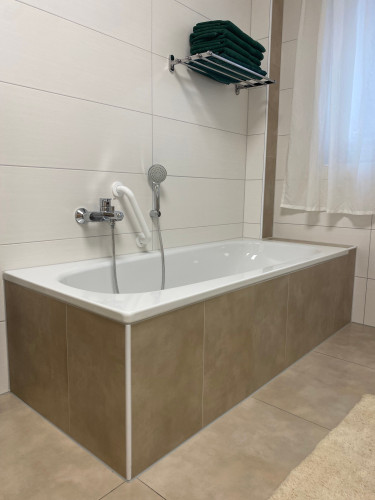Fully equipped flat with parking lot, garden and work space right next to the city center
