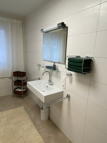 Fully equipped flat with parking lot, garden and work space right next to the city center