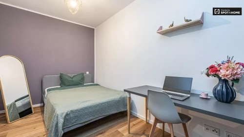 Room in a shared 5-bedroom apartment for rent in Berlin, includes bills