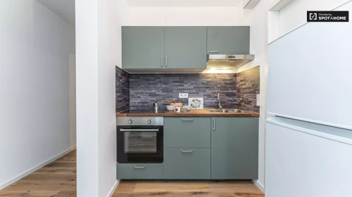 Room in a shared 5-bedroom apartment for rent in Berlin, includes bills