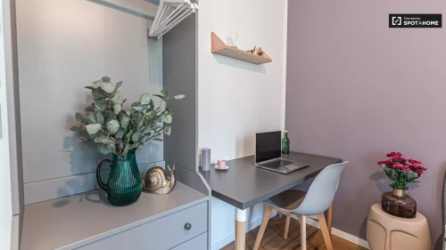 Room in a shared 5-bedroom apartment for rent in Berlin, includes bills