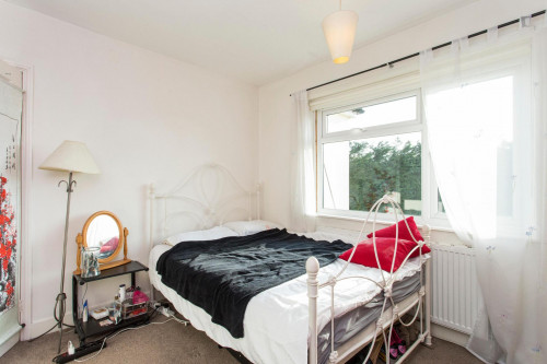 Double bedroom placed near Clayhall Park
