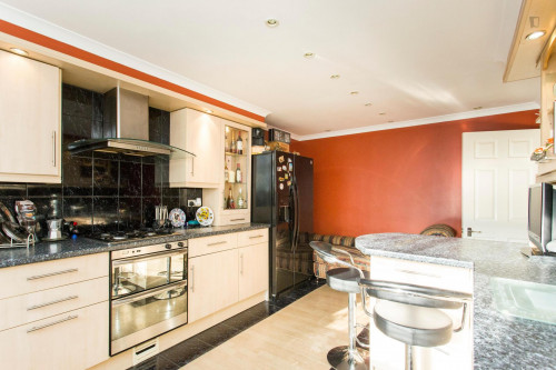 Double bedroom placed near Clayhall Park - Gallery - 9