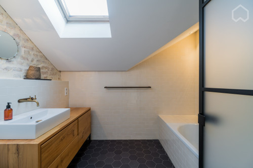 Quiet, 2 balconies, Architecturally designed loft near Zionskirchplatz, Mitte