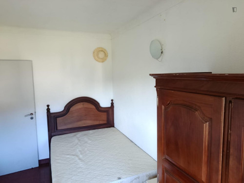 Welcoming Single Bedroom close to Sesimbra Beach