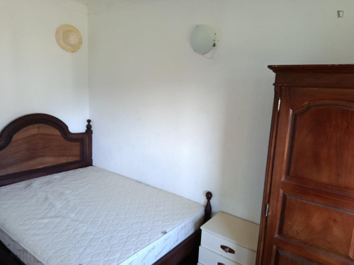 Welcoming Single Bedroom close to Sesimbra Beach