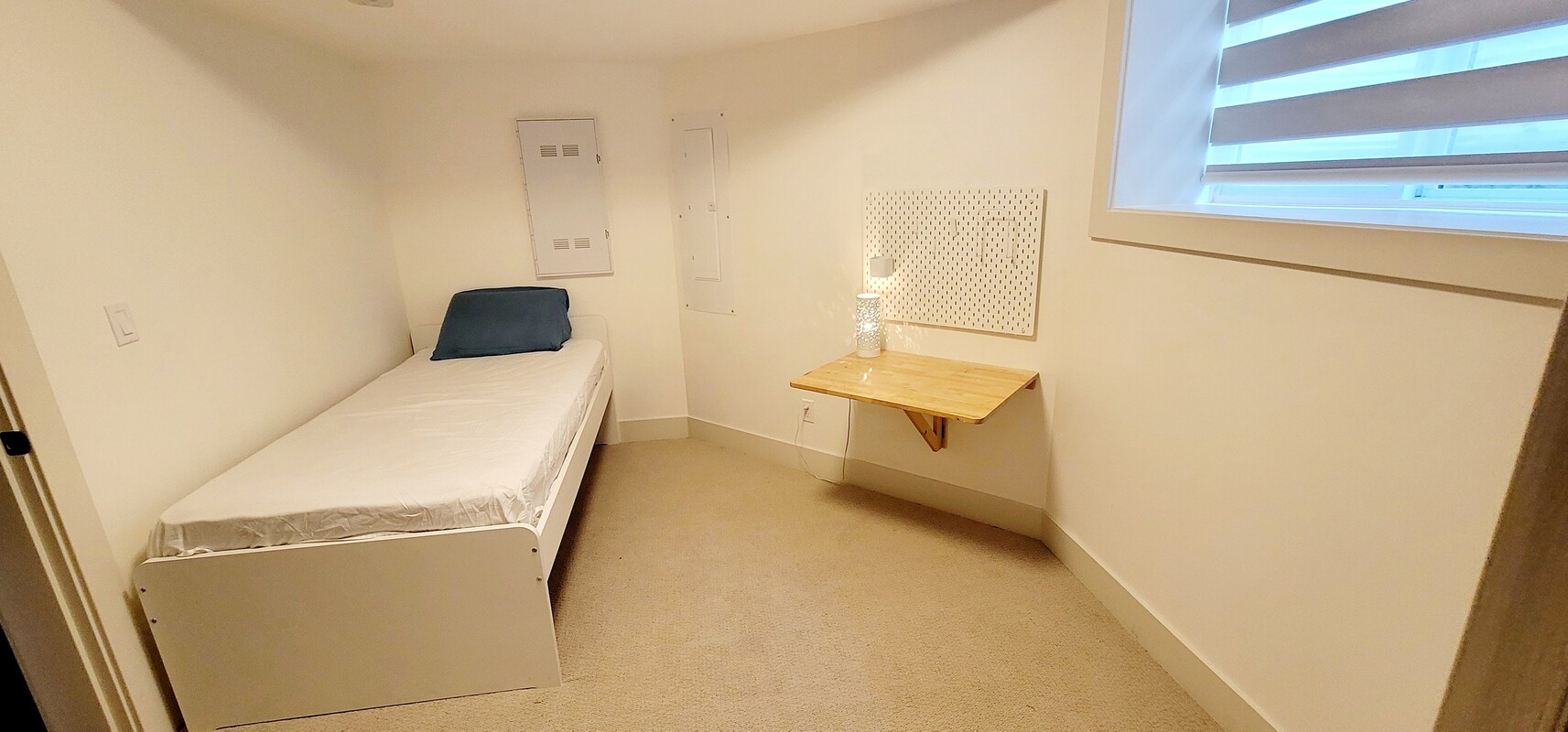  Comfort Room(Full Room)  -  Prime Langley Location – Furnished   - Gallery -  1