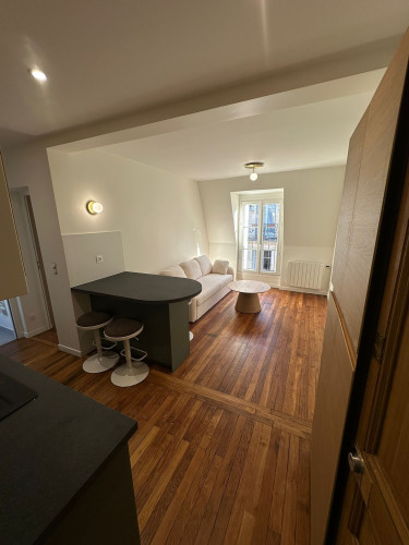 Iconic 1-Bedroom Parisian Flat in batignolles - furnished and serviced