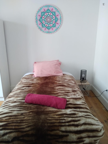 Charming bedroom near Mercado Municipal D. Pedro V