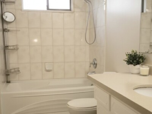 Clean & Bright Room in Richmond  - Gallery -  5