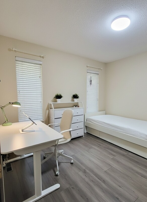  Corner Room(Full Room)  -  Clean & Bright Room in Richmond  - Gallery -  1