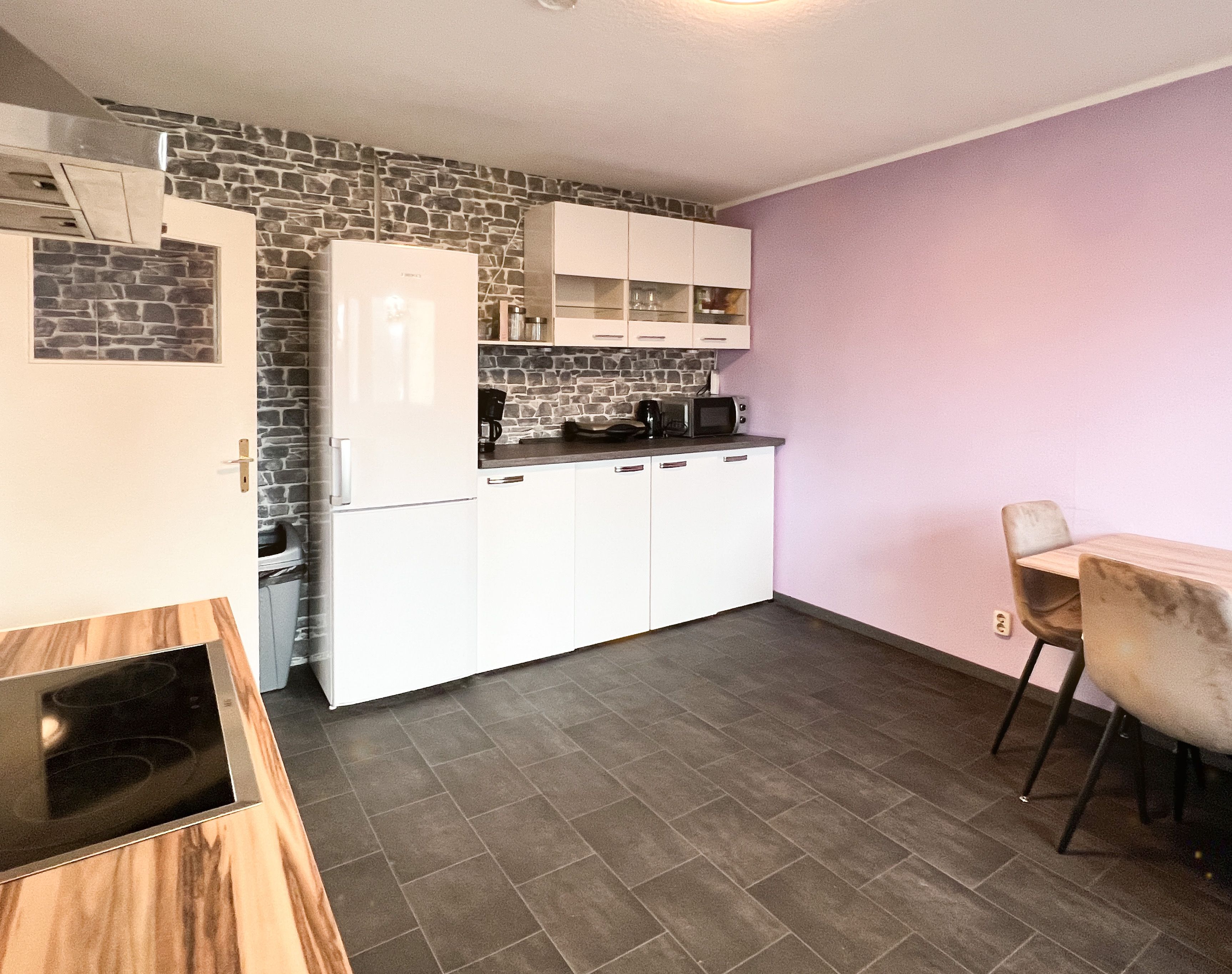  Fully Furnished Apartment With Balcony For Up To 7 Guests In Linkenheim-Hochstetten  -  Fully furnished apartment with balcony for up to 7 guests in Linkenheim-Hochstetten  - Gallery -  6