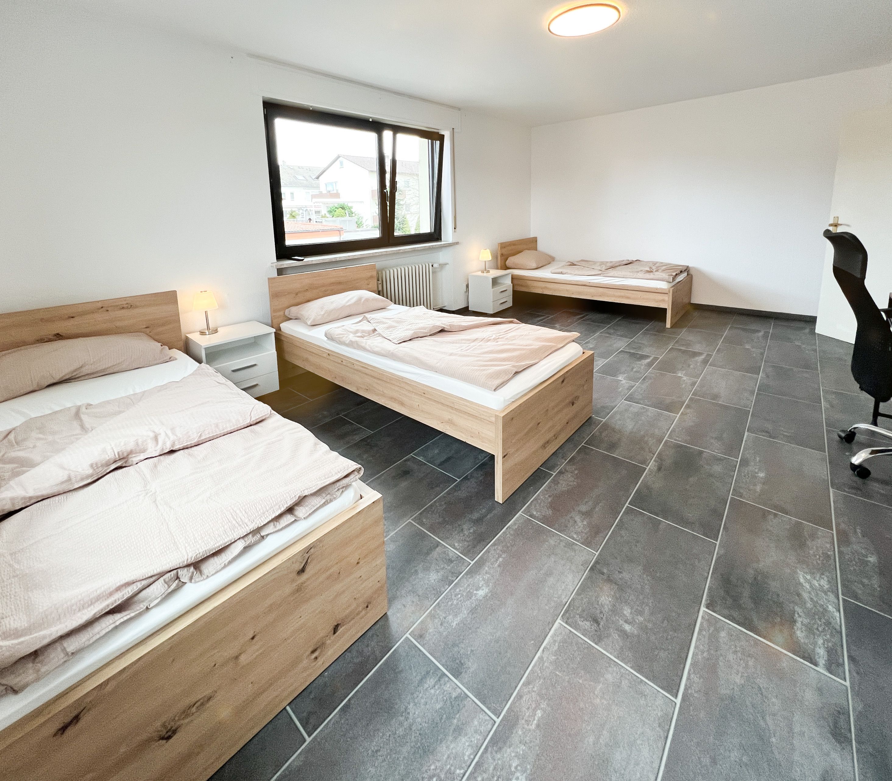  Fully Furnished Apartment With Balcony For Up To 7 Guests In Linkenheim-Hochstetten  -  Fully furnished apartment with balcony for up to 7 guests in Linkenheim-Hochstetten  - Gallery -  2