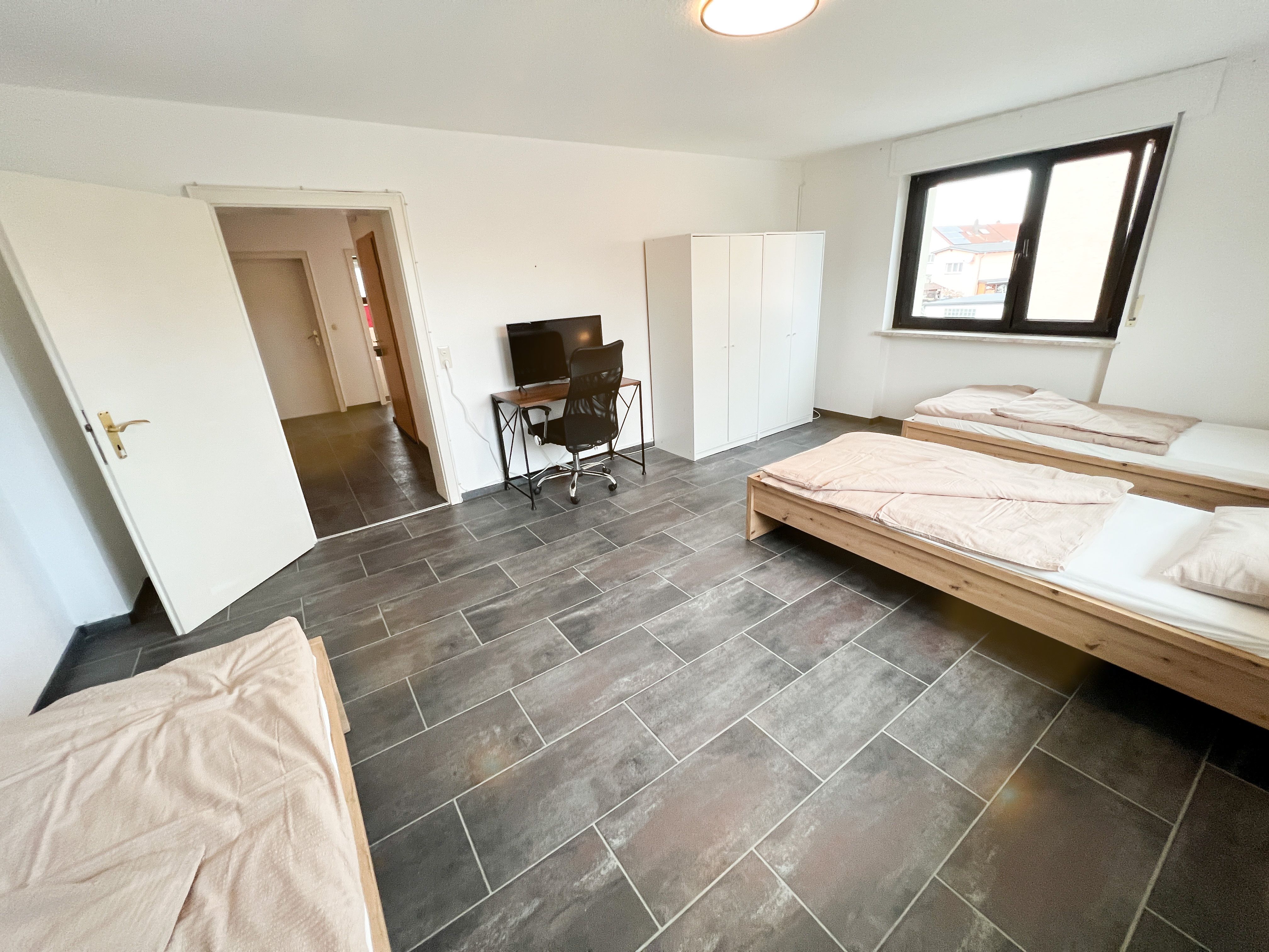  Fully Furnished Apartment With Balcony For Up To 7 Guests In Linkenheim-Hochstetten  -  Fully furnished apartment with balcony for up to 7 guests in Linkenheim-Hochstetten  - Gallery -  37