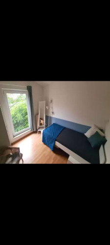 Quiet neighborhood, nature conservation area, yet centrally located