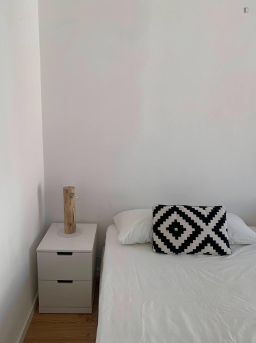 Shinning Double Bedroom with a balcony close to Arroios Metro
