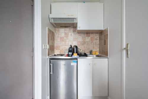 Vivez à Paris devant la Tour Eiffel