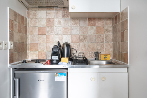 Vivez à Paris devant la Tour Eiffel