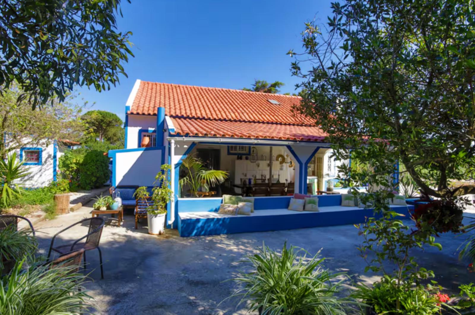 Irresistible 4 Bedroom House With A Swimming Pool Close To Meco Village - 1