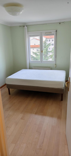 Cozy Double Bedroom close to  Lyon Part Dieu Train Station