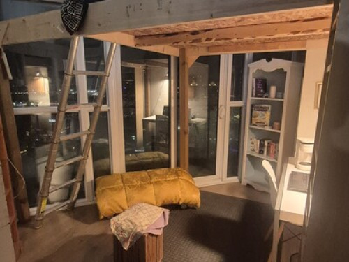 1 loft style room with own bathroom