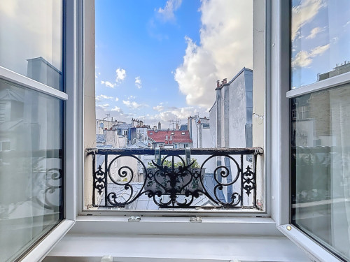 Bright studio in Le Marais