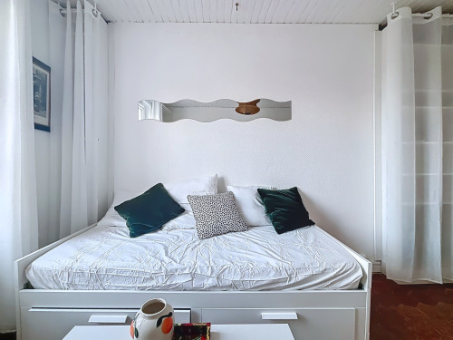 Bright studio in Le Marais