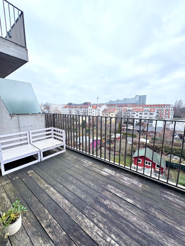 Modern and extremely bright flat with huge balcony