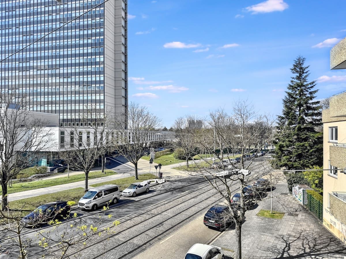Stylish, Modern & Centrally Located - 15