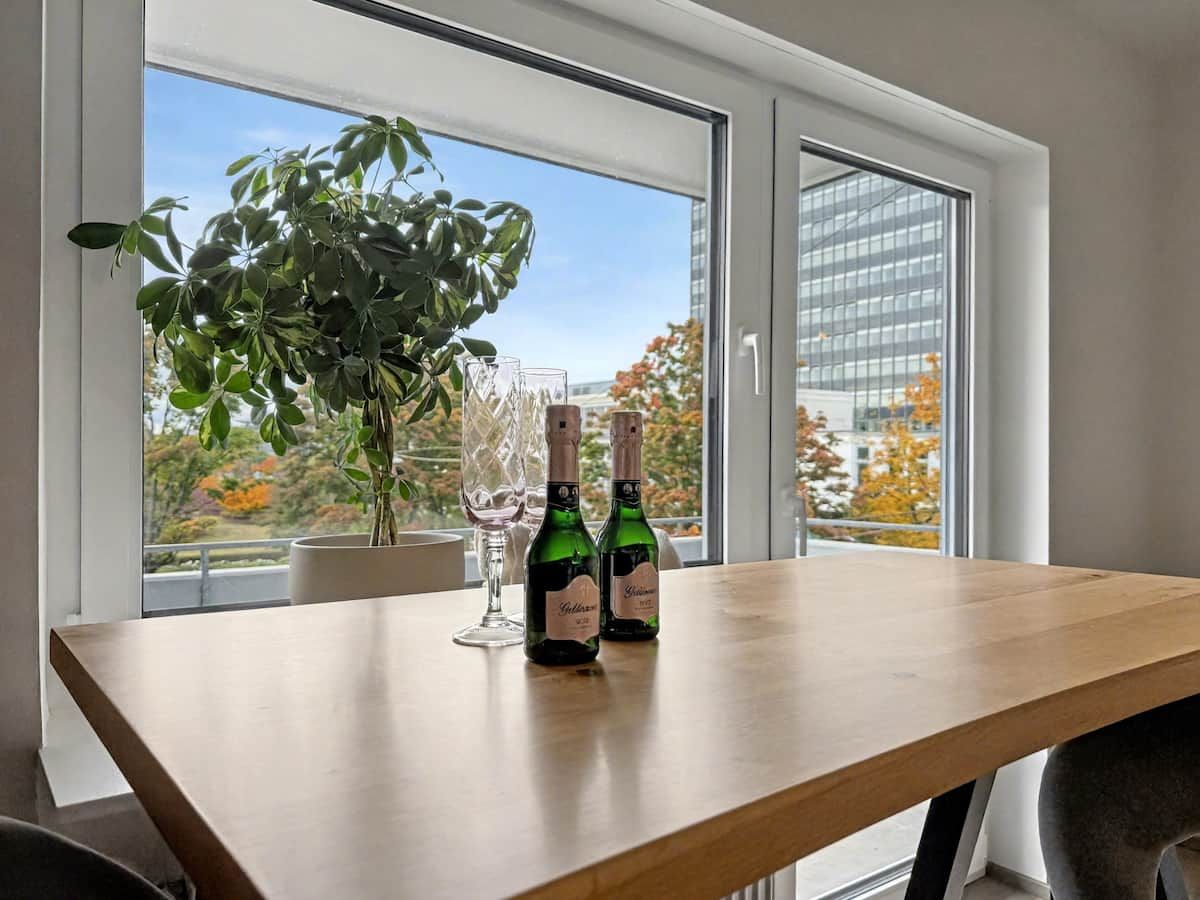 Stylish, Modern & Centrally Located - 8
