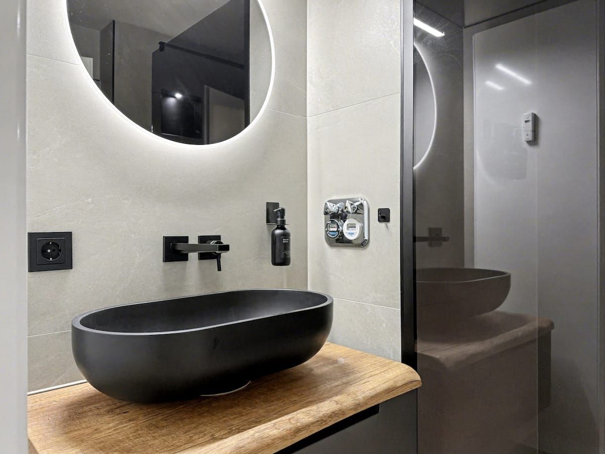 Stylish, Modern & Centrally Located - 5