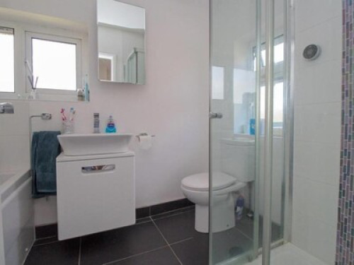 Spacious, clean, furnished double 