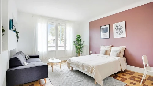 Room in a shared 5-bedroom apartment for rent in Plaine