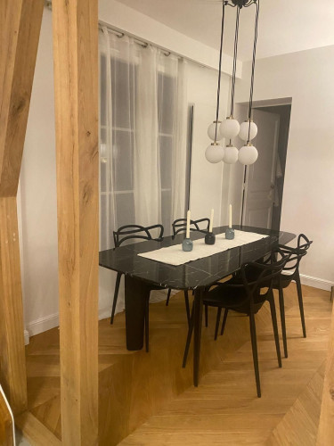 Apparemment Champs Elysées