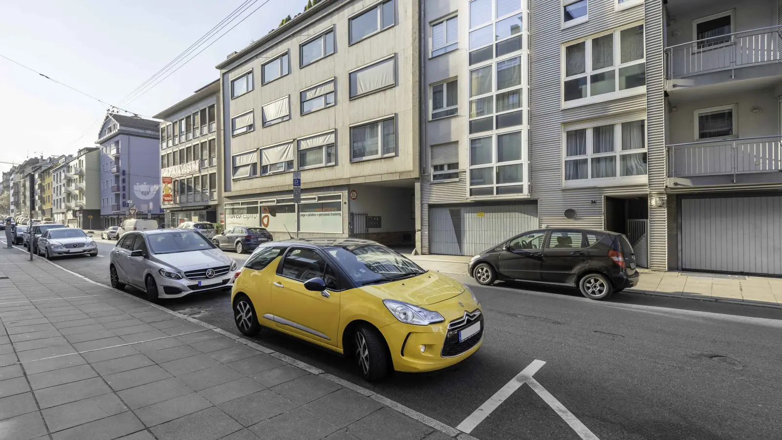 Room in a shared 5-bedroom apartment for rent in Stuttgart, bills included, perfect for professionals and students.