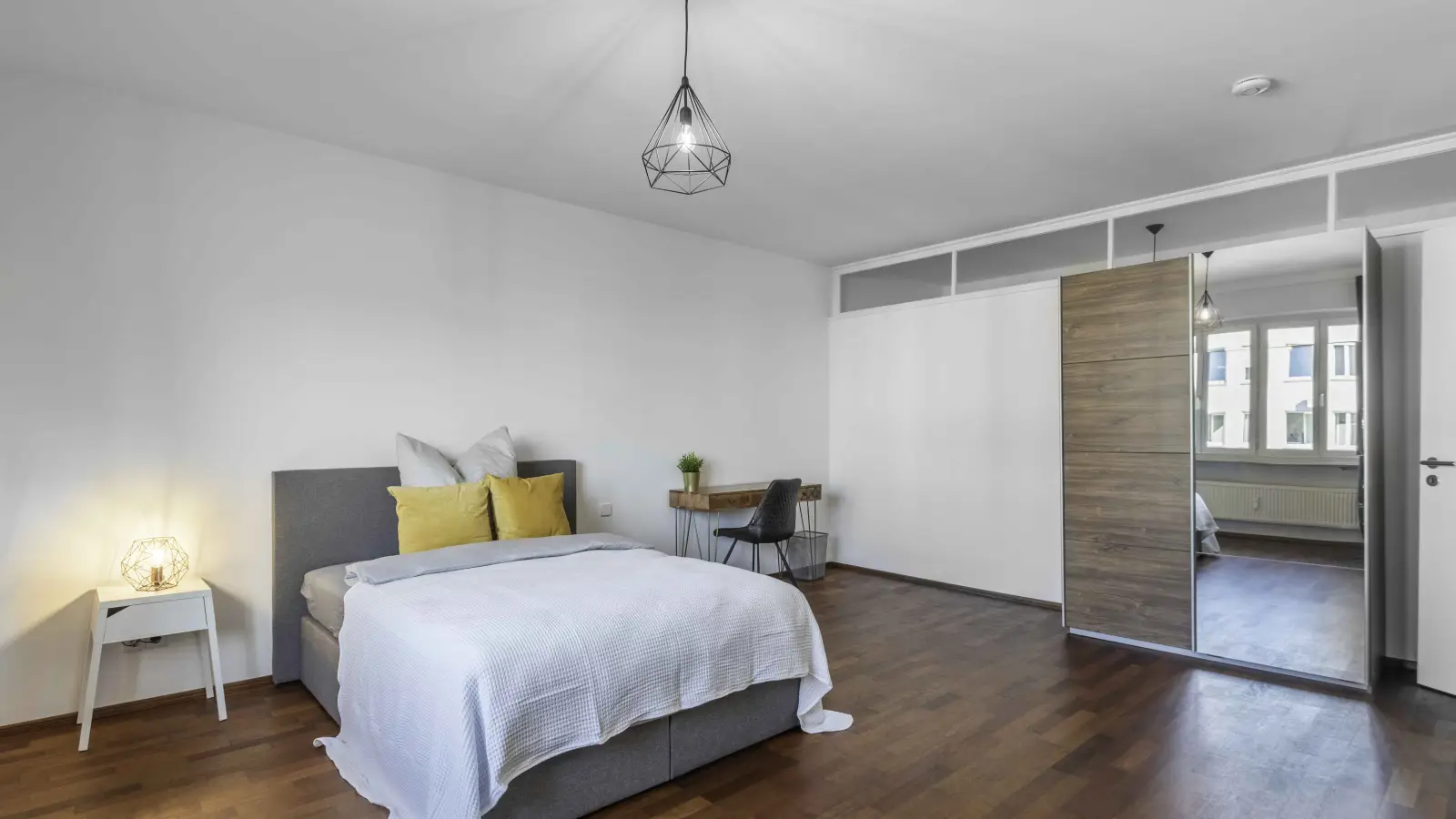 Room In A Shared 5-Bedroom Apartment For Rent In Stuttgart - Room in a shared 5-bedroom apartment for rent in Stuttgart, bills included, perfect for professionals and students. - Gallery - 2