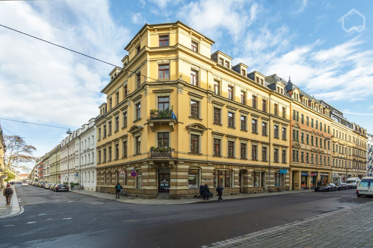 Urban Apartment In Dresden's Trendy Hip District - 1