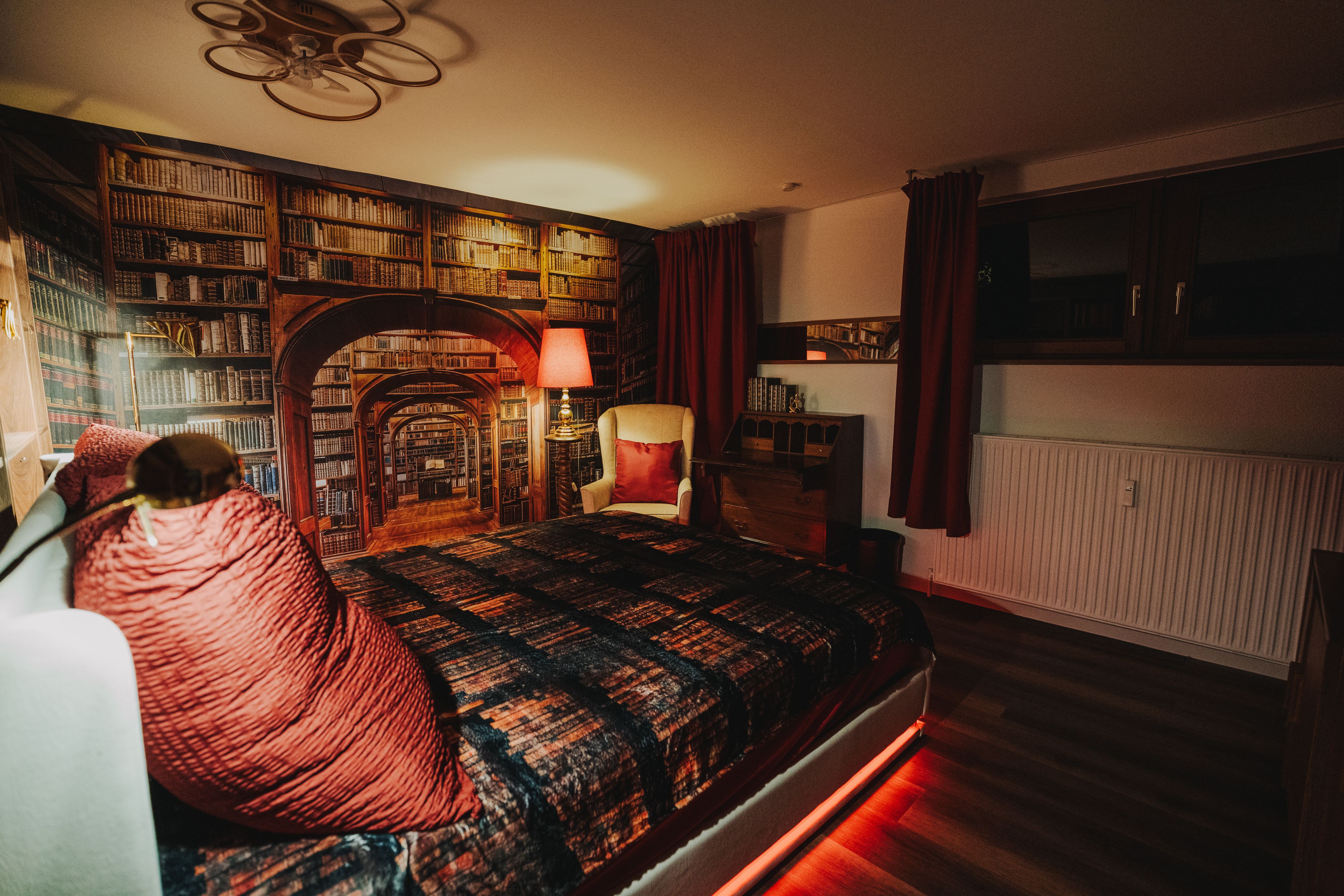 Aquarium Apartment – High-Quality Home With Three Themed Living Areas - Aquarium Apartment – High-Quality Home with Three Themed Living Areas - Gallery - 13