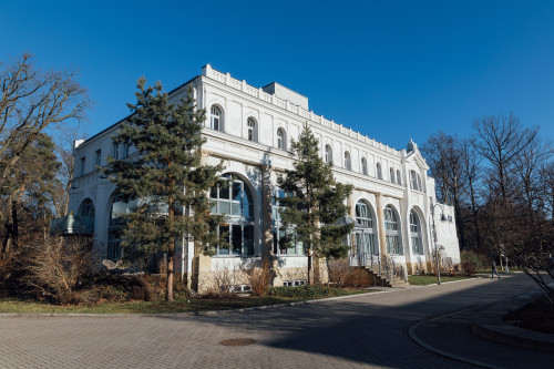 Stylish apartment with balcony in the villa district of Weißer Hirsch