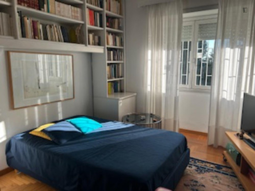 Double bedroom in 4-bedroom apartment