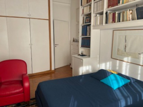 Double bedroom in 4-bedroom apartment