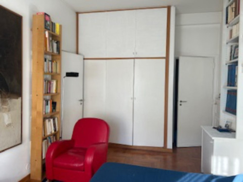 Double bedroom in 4-bedroom apartment