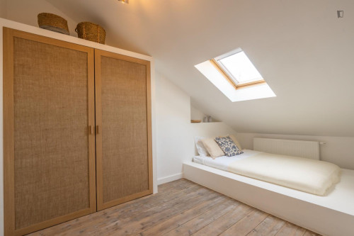 Double bedroom in a 6-bedroom house, in Amandus - Atheneum