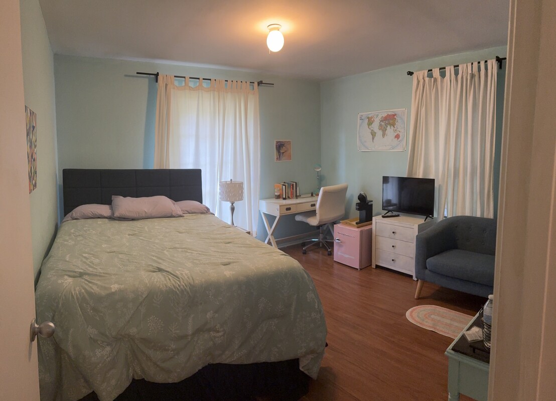  Peaceful Stay In East Austin Home (Full Room)  -  Peaceful Space with Private Bath  - Gallery -  1