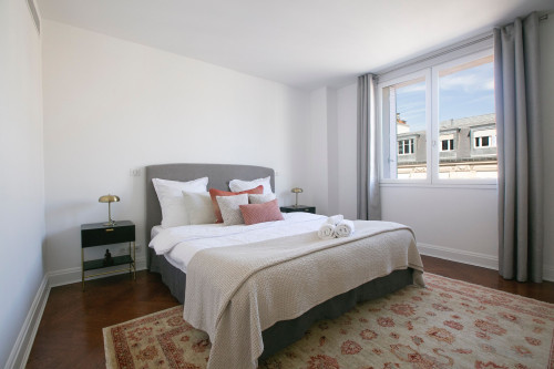 Magnificient 2 bedrooms with terrace next to champs-elysées